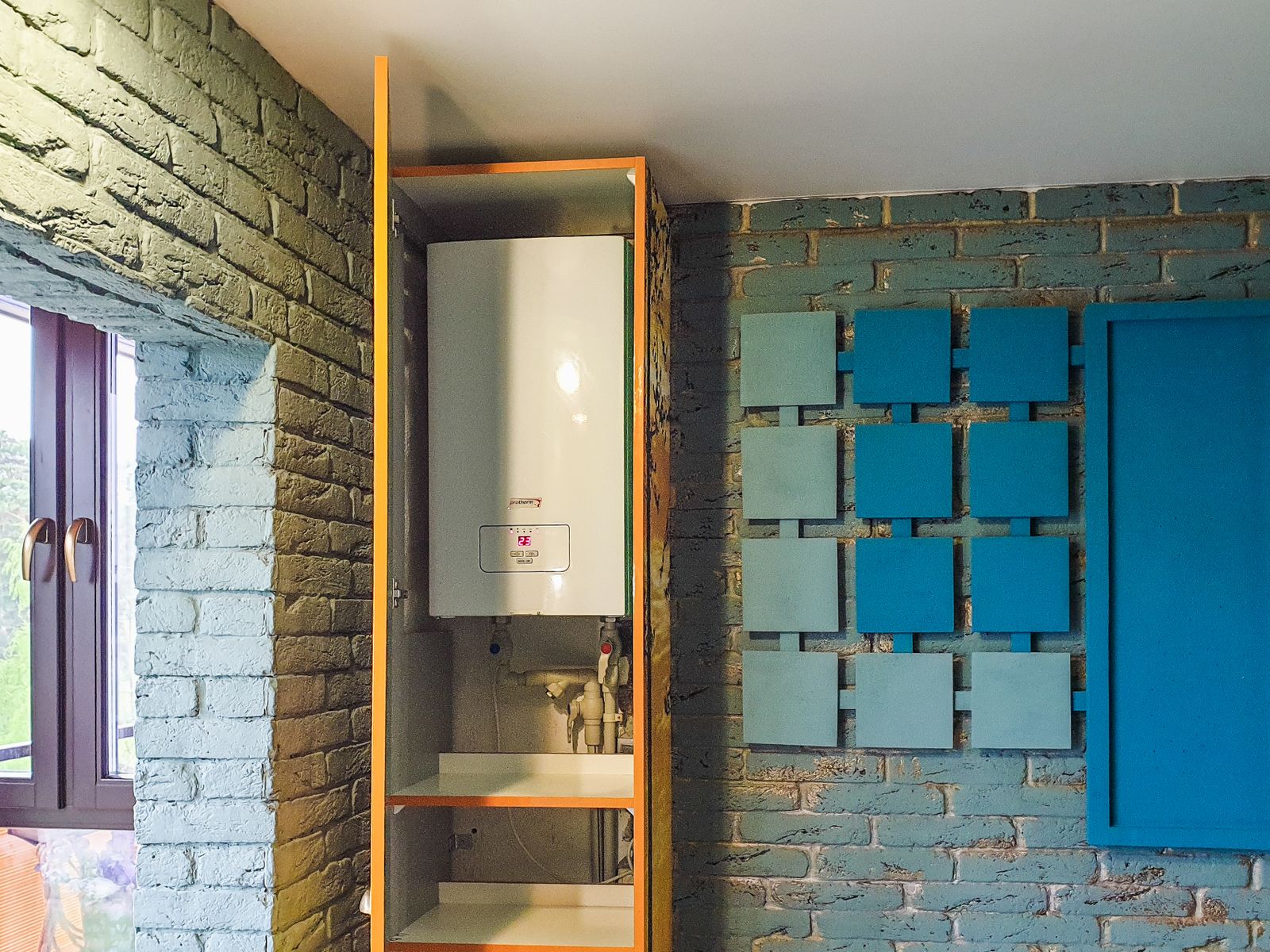 Équipement de chaufferie moderne dans un bâtiment rénové